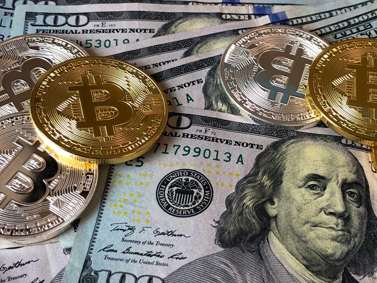 Wise vs Revolut Multi-Currency Account 2026